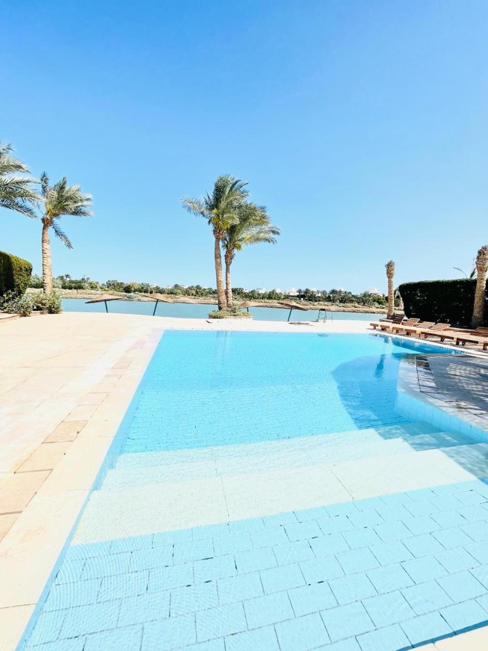 Vilă 5 Bedroom With Private Pool West Golf Elgouna *
