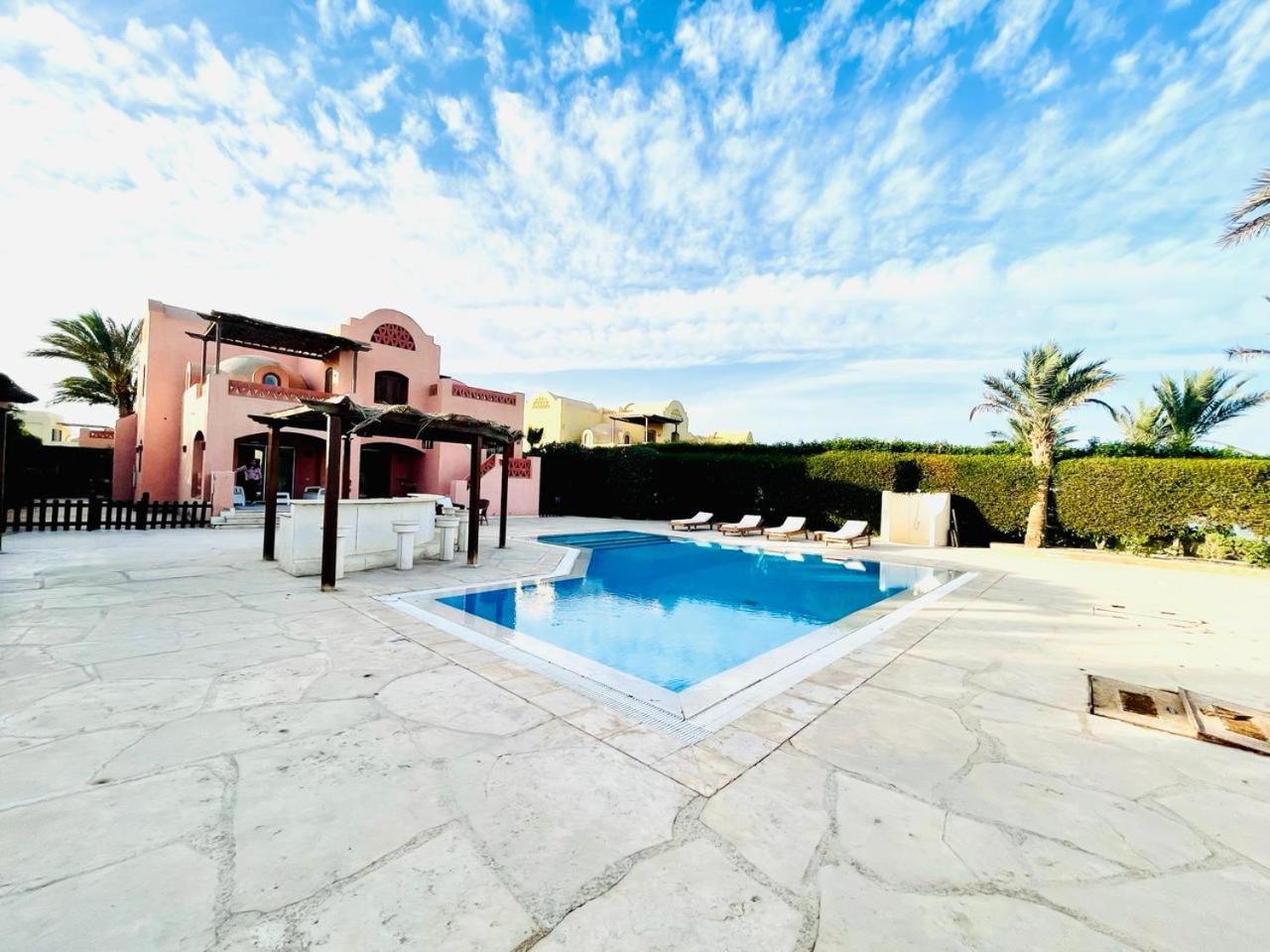 5 Bedroom With Private Pool West Golf Elgouna Vilă *